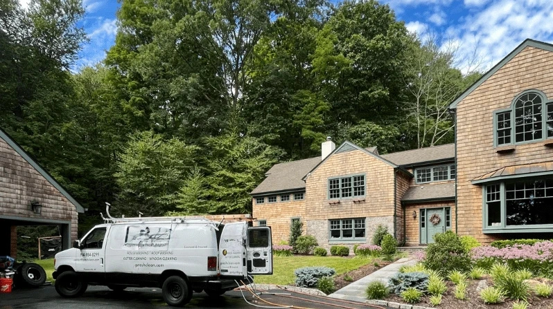 Solon Power Washing power washing crew working in Parma, OH